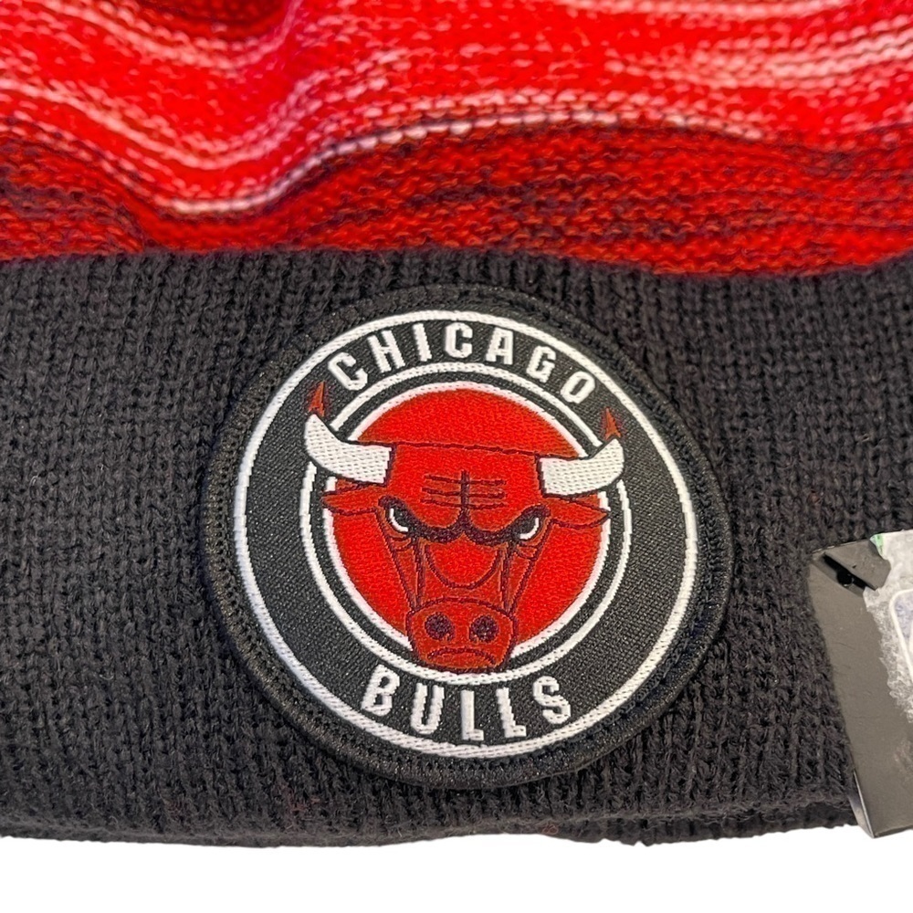 Chicago‎ Bulls Beanie Black Red NBA Basketball Logo Winter Pom Cozy Unisex NEW - Picture 2 of 9